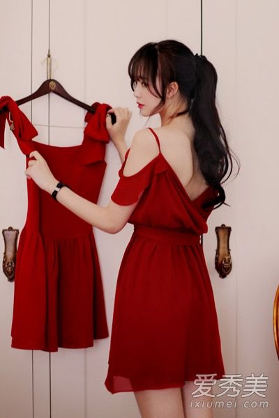 夏季新款连衣裙 一抹红色最惊艳